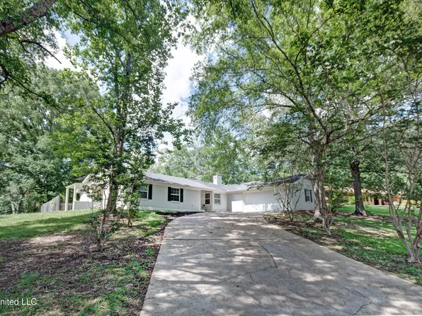 1201 Manchester Dr, Clinton, MS 39056