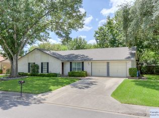 205 Coventry Ln, Seguin, TX 78155
