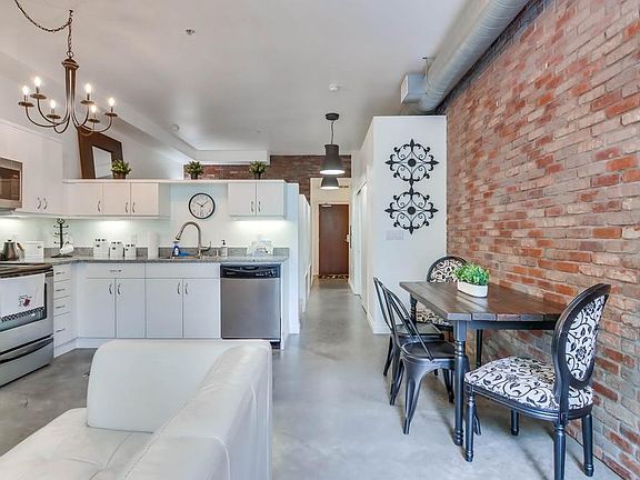 3rd image of 889 Date St Unit 128