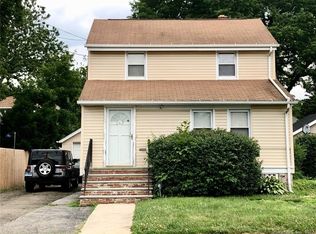 207 Cold Spring Rd, Stamford, CT 06905