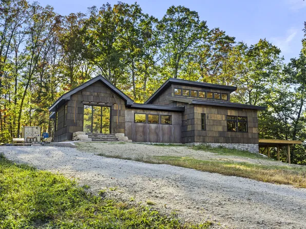 34 Jubilee Way, Zoe, KY 41397