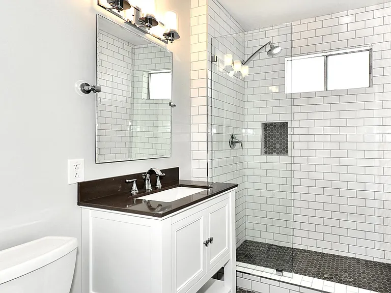 2427 Centinela Ave #G — Photo 11