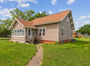 540 7th St, Waukee, IA 50263