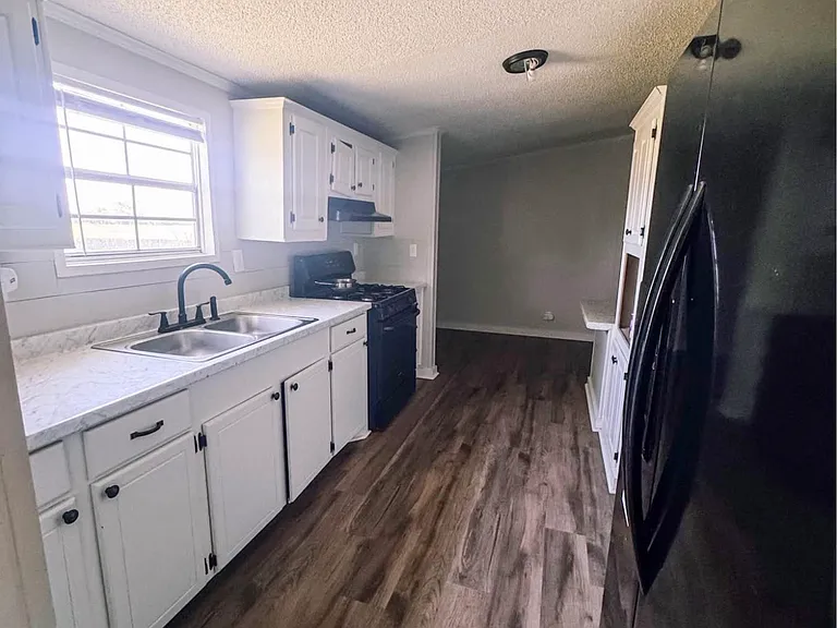 141 Egypt St — Photo 1