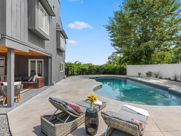 56 Hill Top Rd, Gloucester, MA 01930