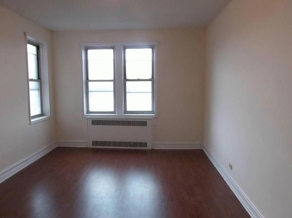 2nd image of 102 Albemarle Rd APT C6