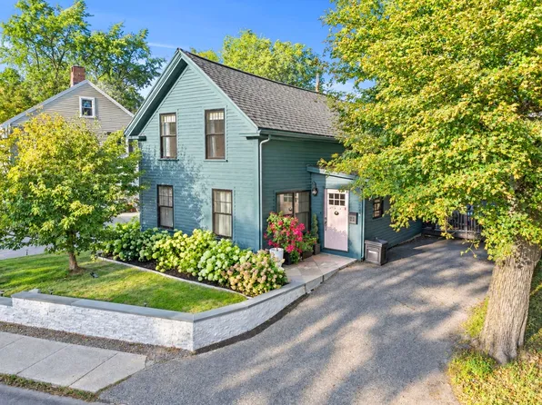 264 Main St, Amesbury, MA 01913