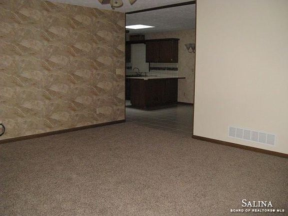 5th image of 1208 E Beloit Ave