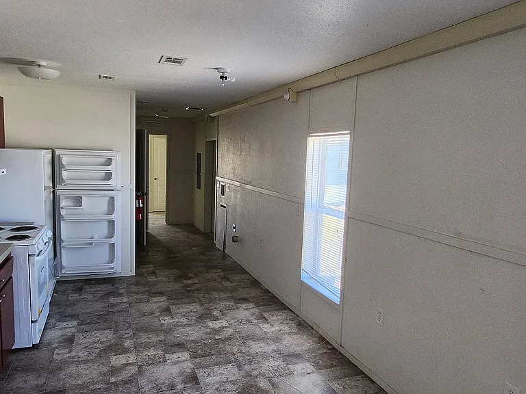 819 S Comstock Rd — Photo 2