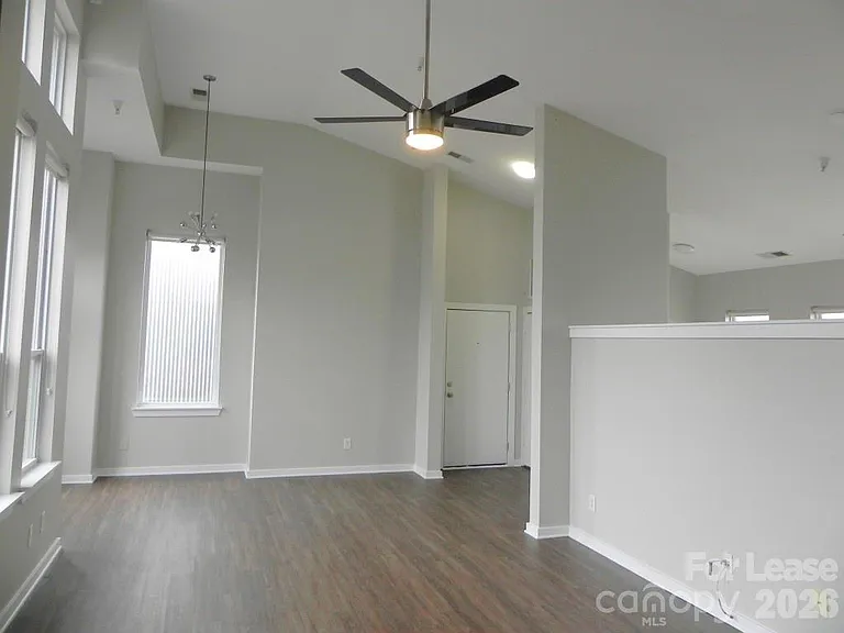1220 Caldwell St — Photo 2