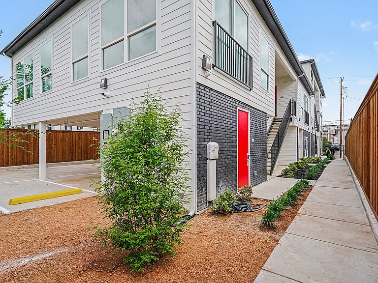 2217 N Fitzhugh Ave #303 — Photo 45