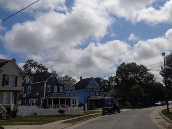 Exterior Neighborhood (street photo)