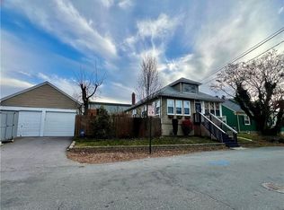 10 Pensaukee Ave, North Providence, RI 02911