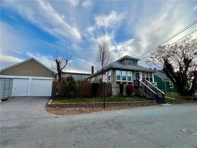 10 Pensaukee Ave, North Providence, RI, 02911