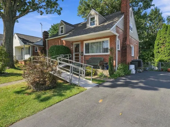 66 Barren Rd, Newtown Square, PA 19073