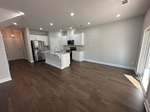 3rd image of 647 Caroline Court #6d