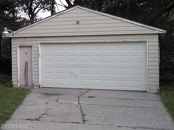 2nd image of 817 Muriel St SW