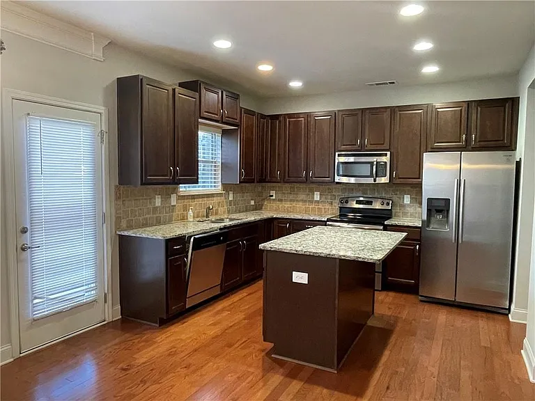 10584 Naramore Ln — Photo 3