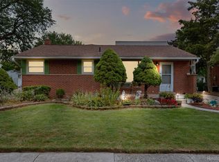 30905 Dalhay St, Livonia, MI 48150