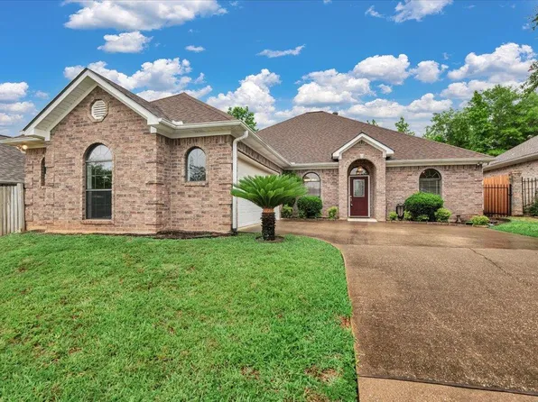 151 Quarry Ln, Nacogdoches, TX 75965