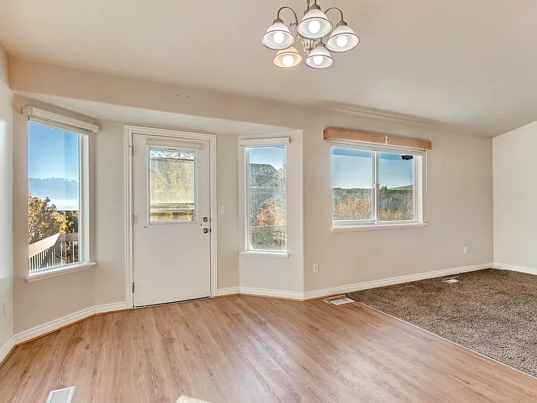 6924 N Chippewa Dr — Photo 2