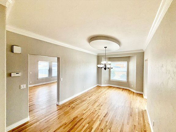 4th image of 4770 Farmingdale Dr