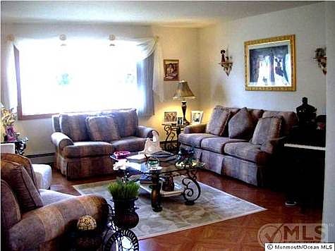 4th image of 67 Prince Charles Dr