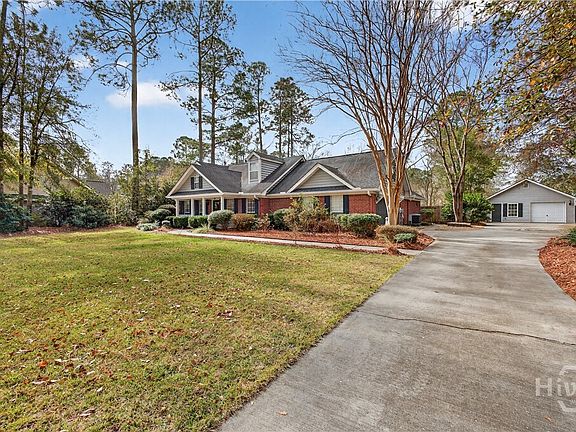 3rd image of 121 Crystal Drive