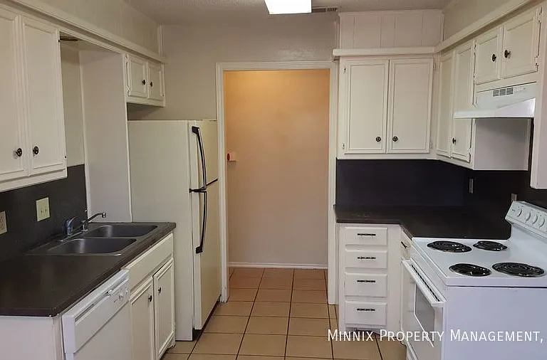 9608 Elmwood Ave #B — Photo 7