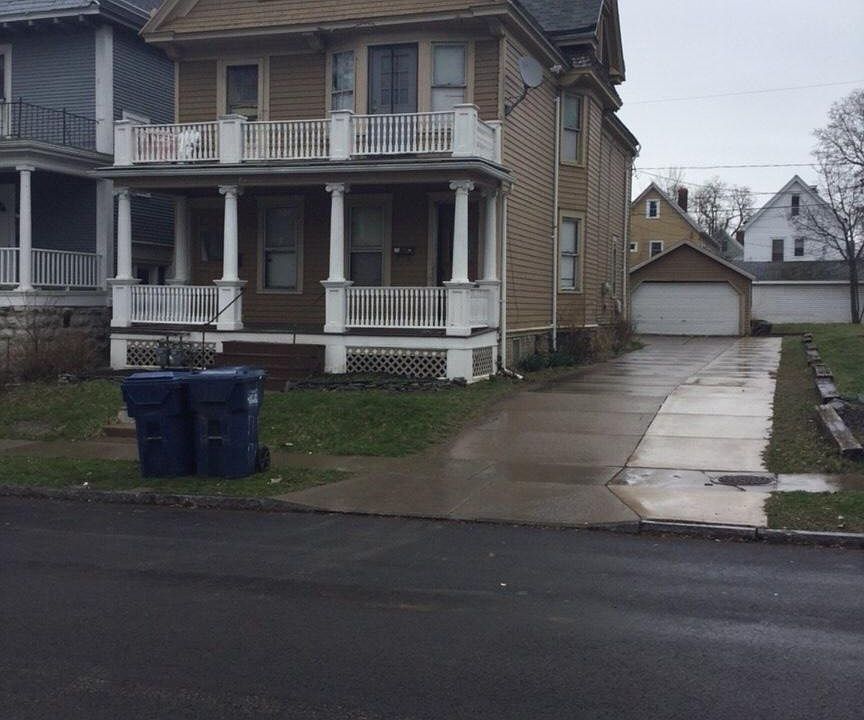 1st image of 425 Parkdale Ave