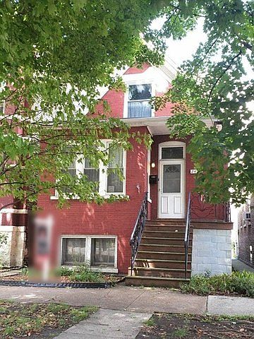 1st image of 2422 W Superior St