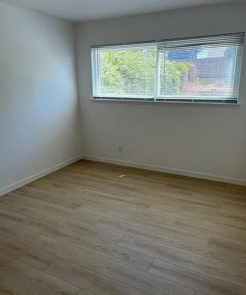610 Stansbury Dr — Photo 2