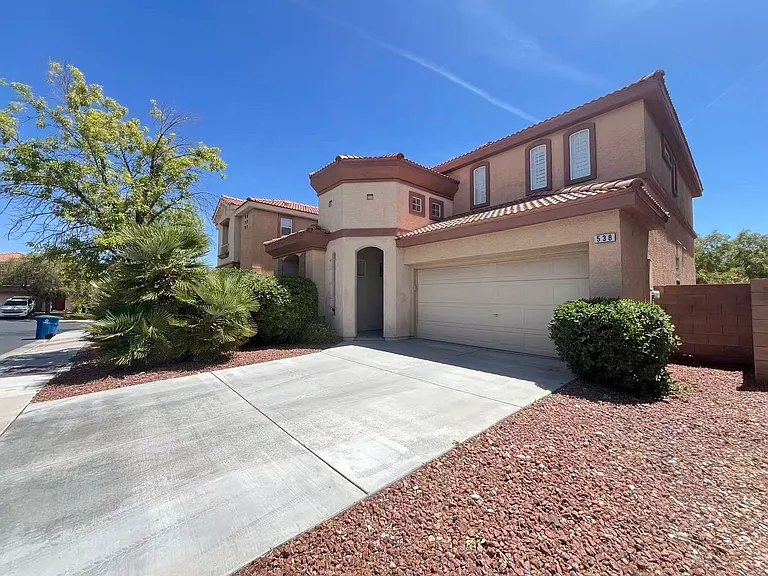 538 Los Hermanos St — Photo 2