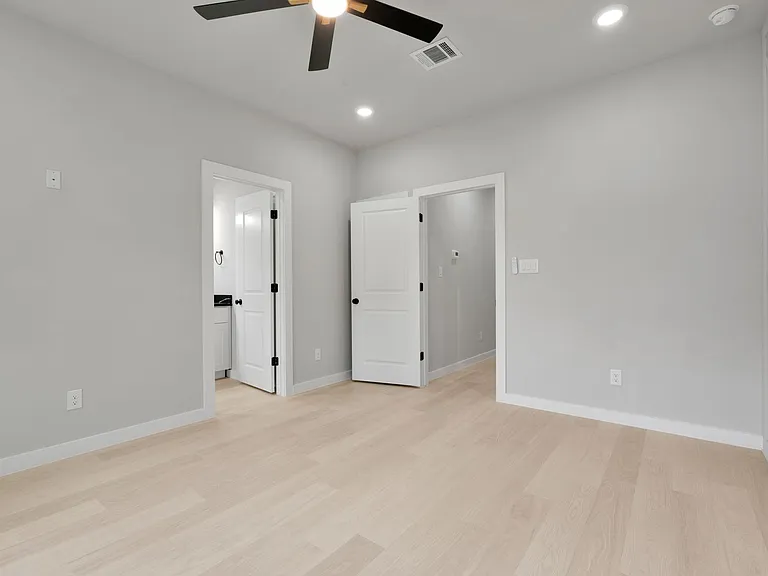 521 Dakota St — Photo 11
