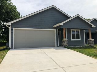 526 Shady Oak Dr, Saint George, KS 66535