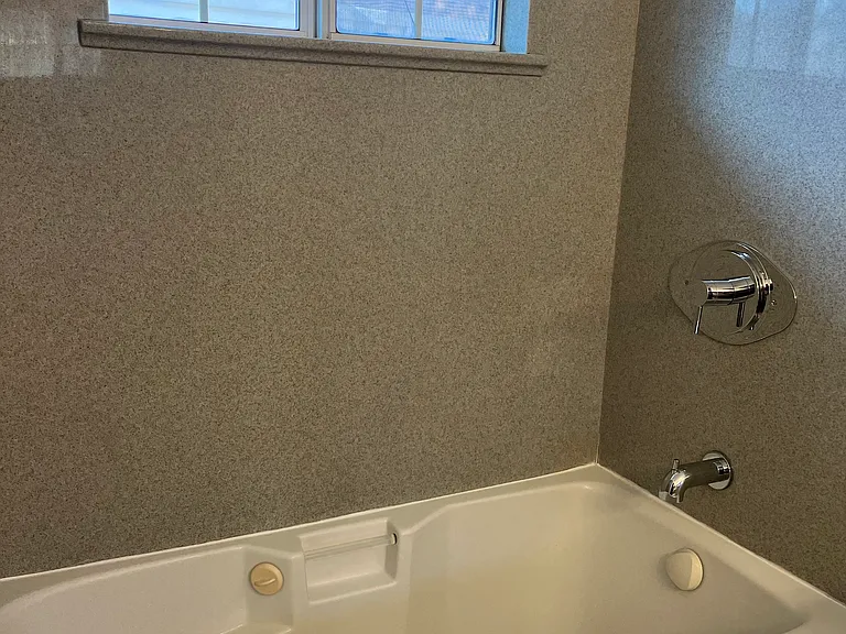 Bathtub/shower