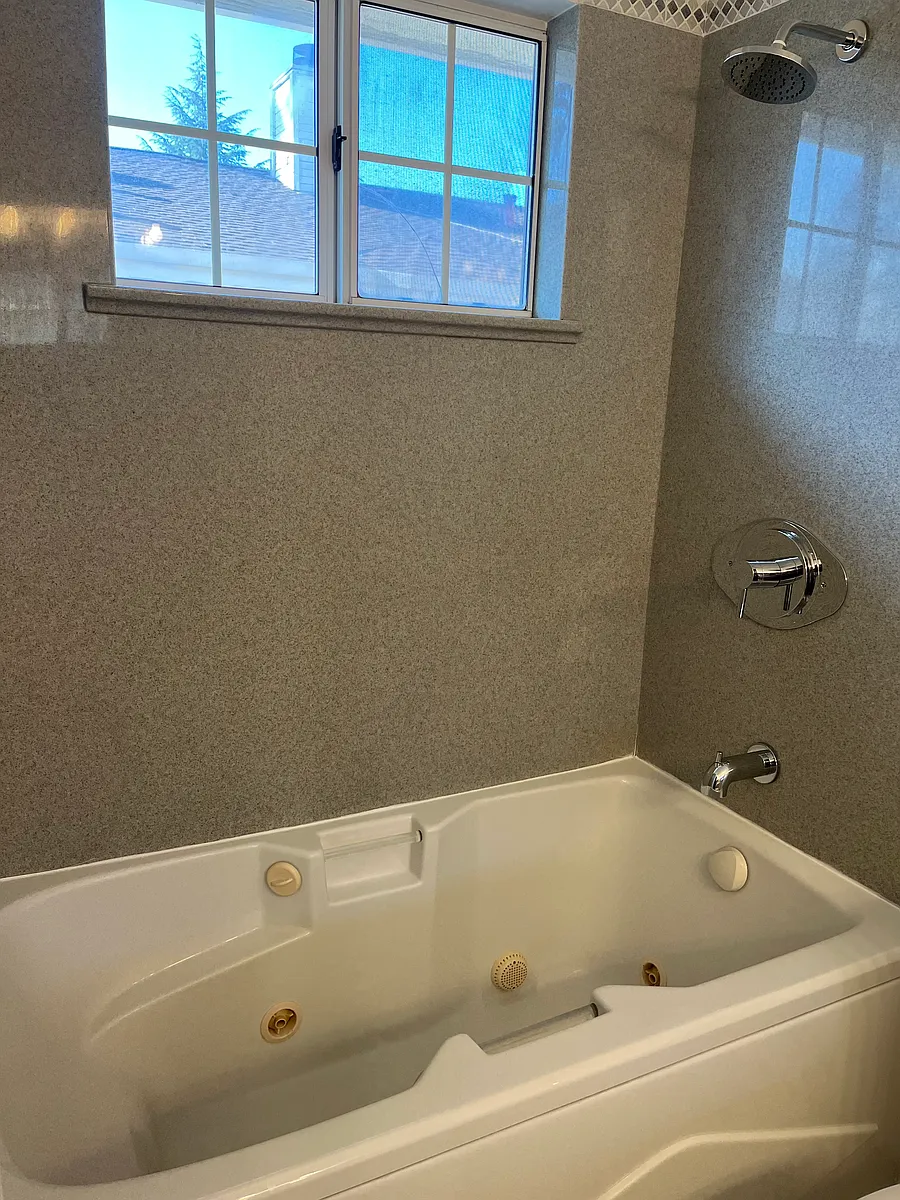 Bathtub/shower - S Bascom Ave