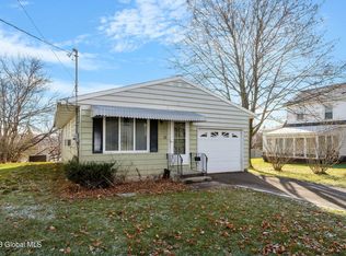 11 Hampton St, Menands, NY 12204