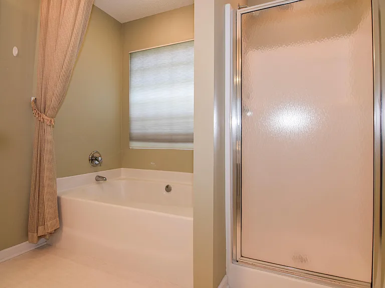 300 Prestwick Ct — Photo 10