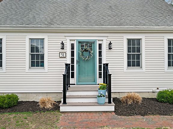 3rd image of 51 Meetinghouse Ln