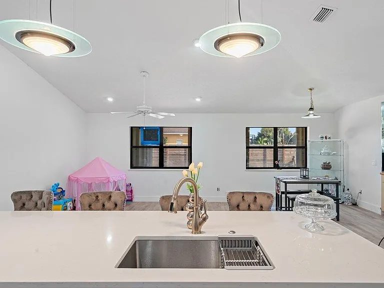 434 SW Jeanne Ave — Photo 22