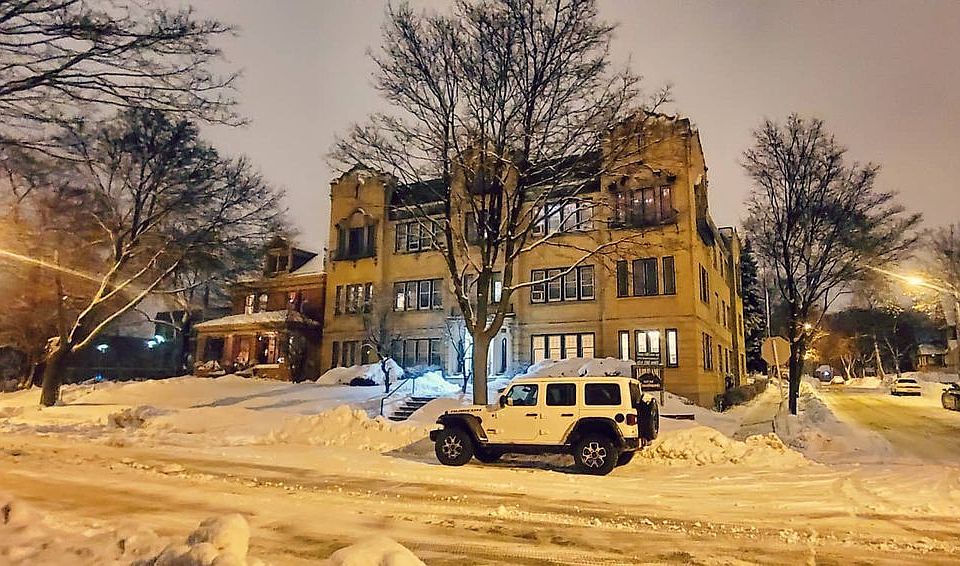 1st image of 3104 W Kilbourn Ave #301