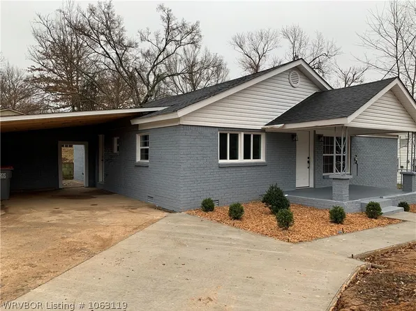 1302 N 3rd St, Ozark, AR 72949