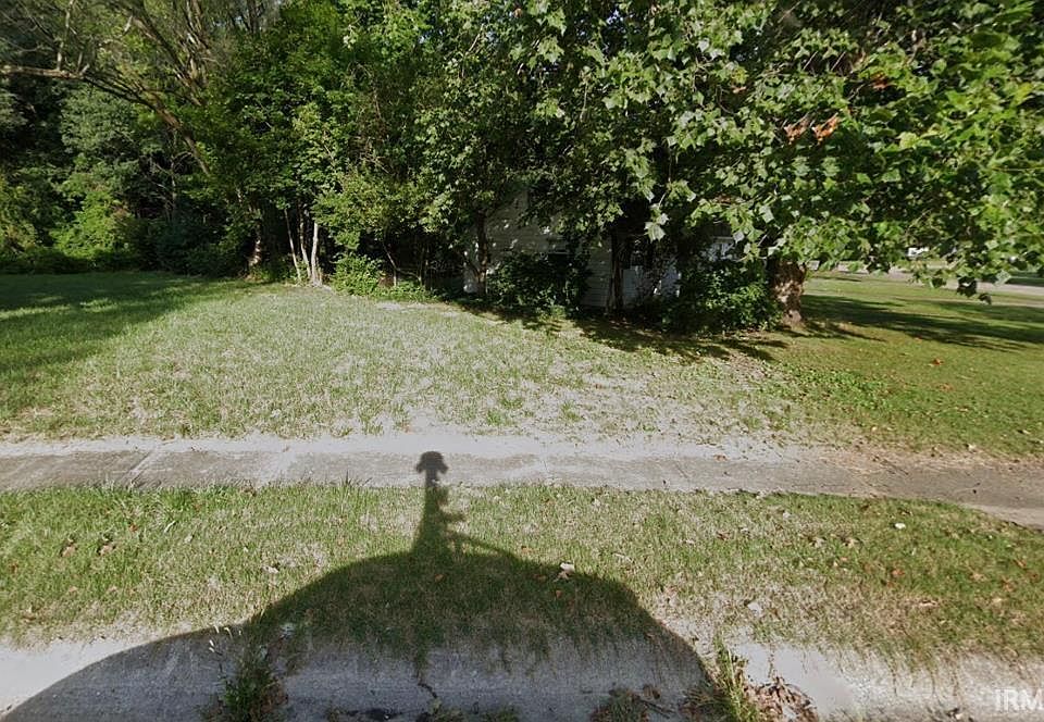 2nd image of 2521 Hollywood Pl