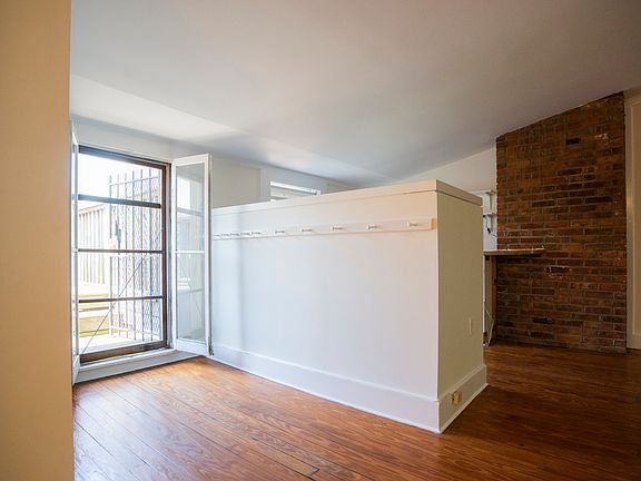 4th image of 98 S Oxford St #2