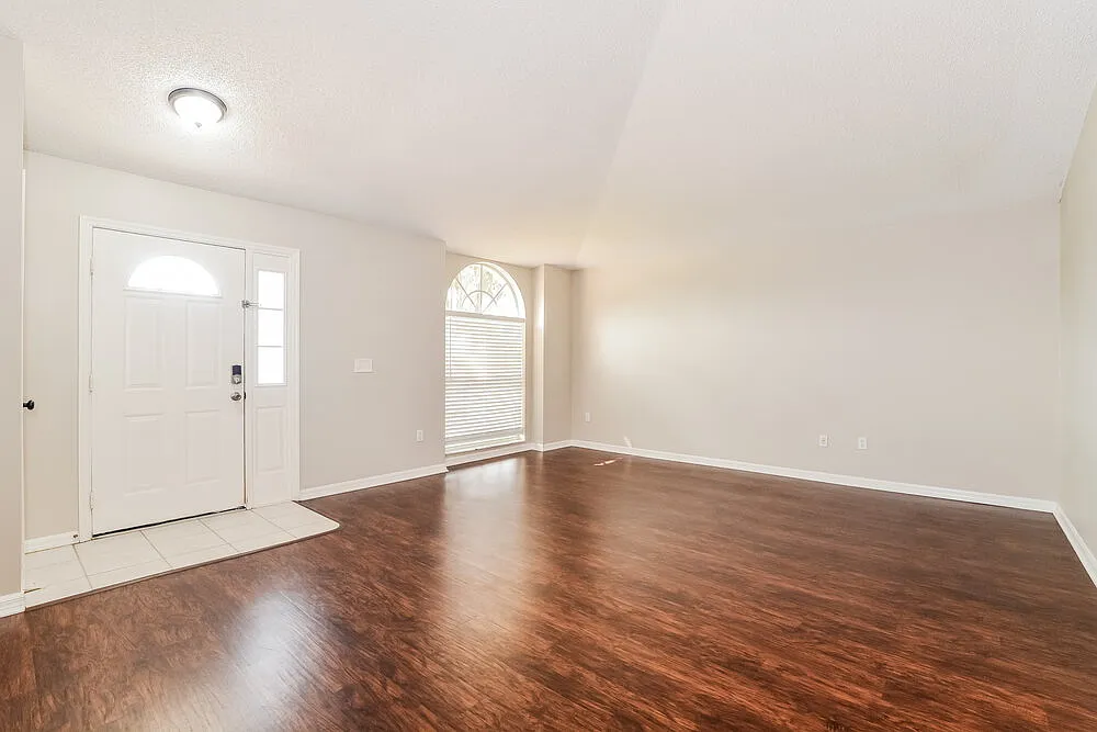 3 bed, 2.0 bath, 1447 sqft, $2,475 — Photo 3