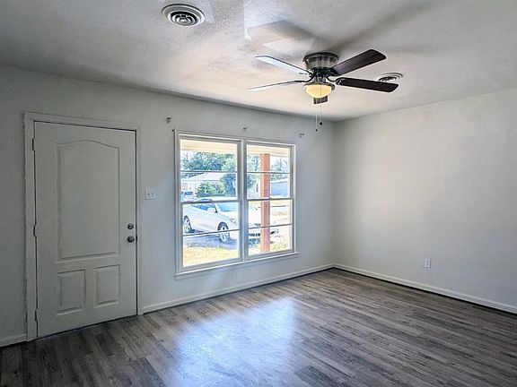 2nd image of 1926 38th St