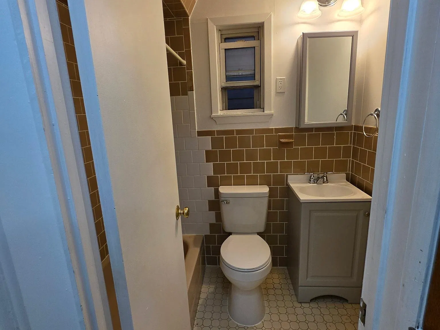 2 bed, 1.0 bath, $2,600 — Photo 4