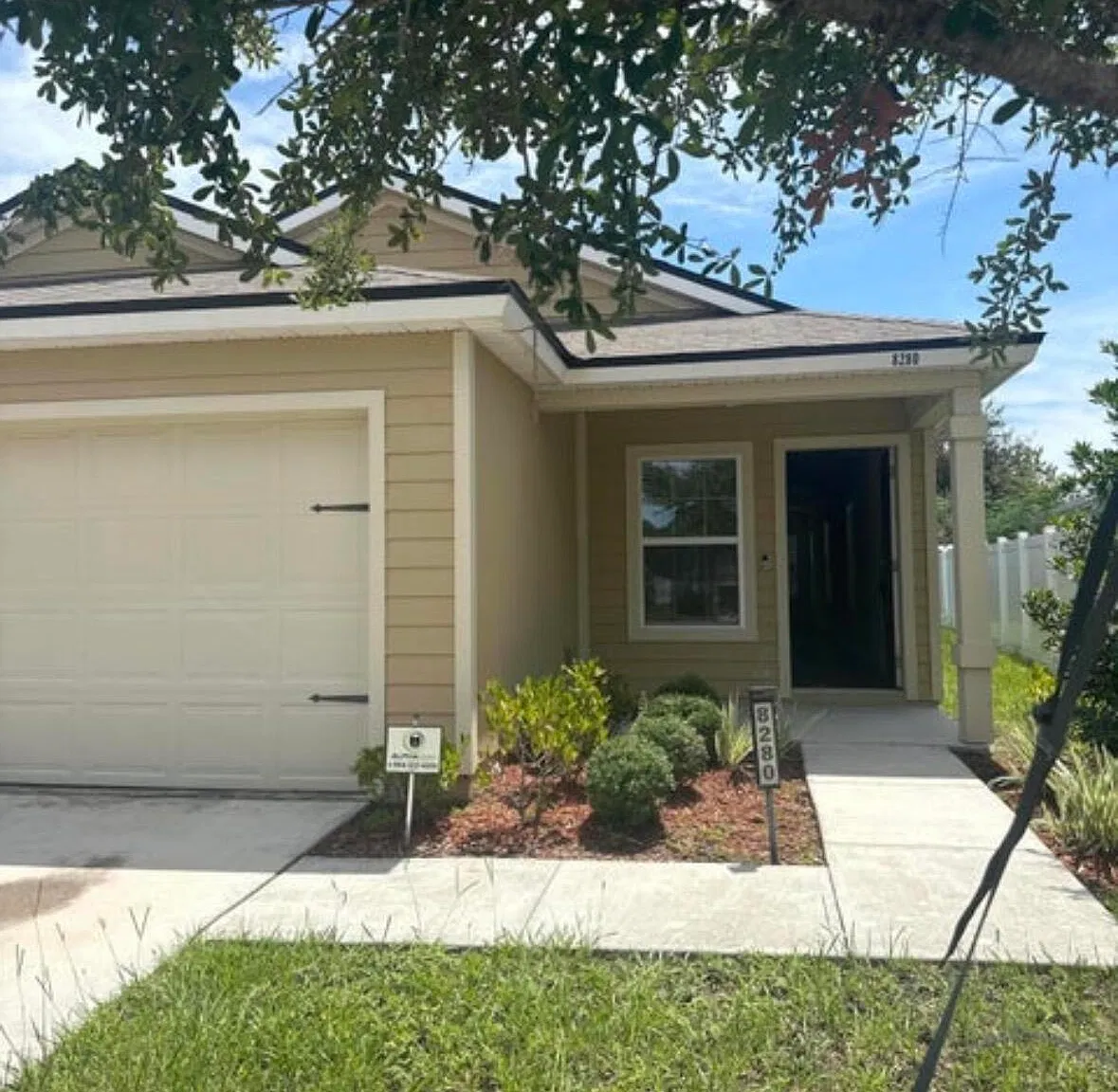 3 bed, 2.0 bath, 1420 sqft, $2,095 — Photo 2