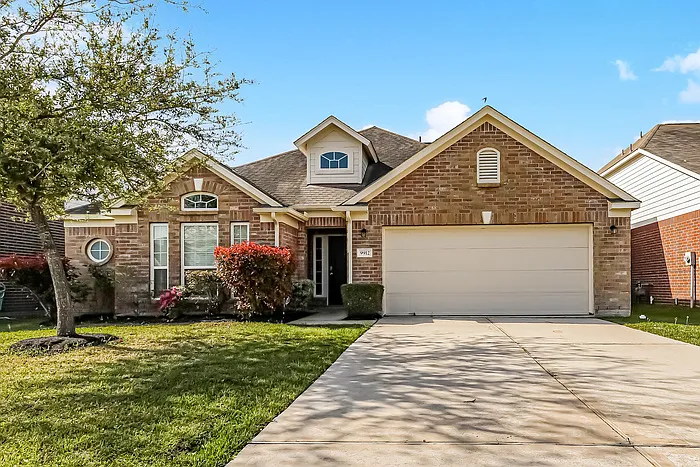 4 bed, 2.5 bath, 2776 sqft, $2,365 — Photo 1